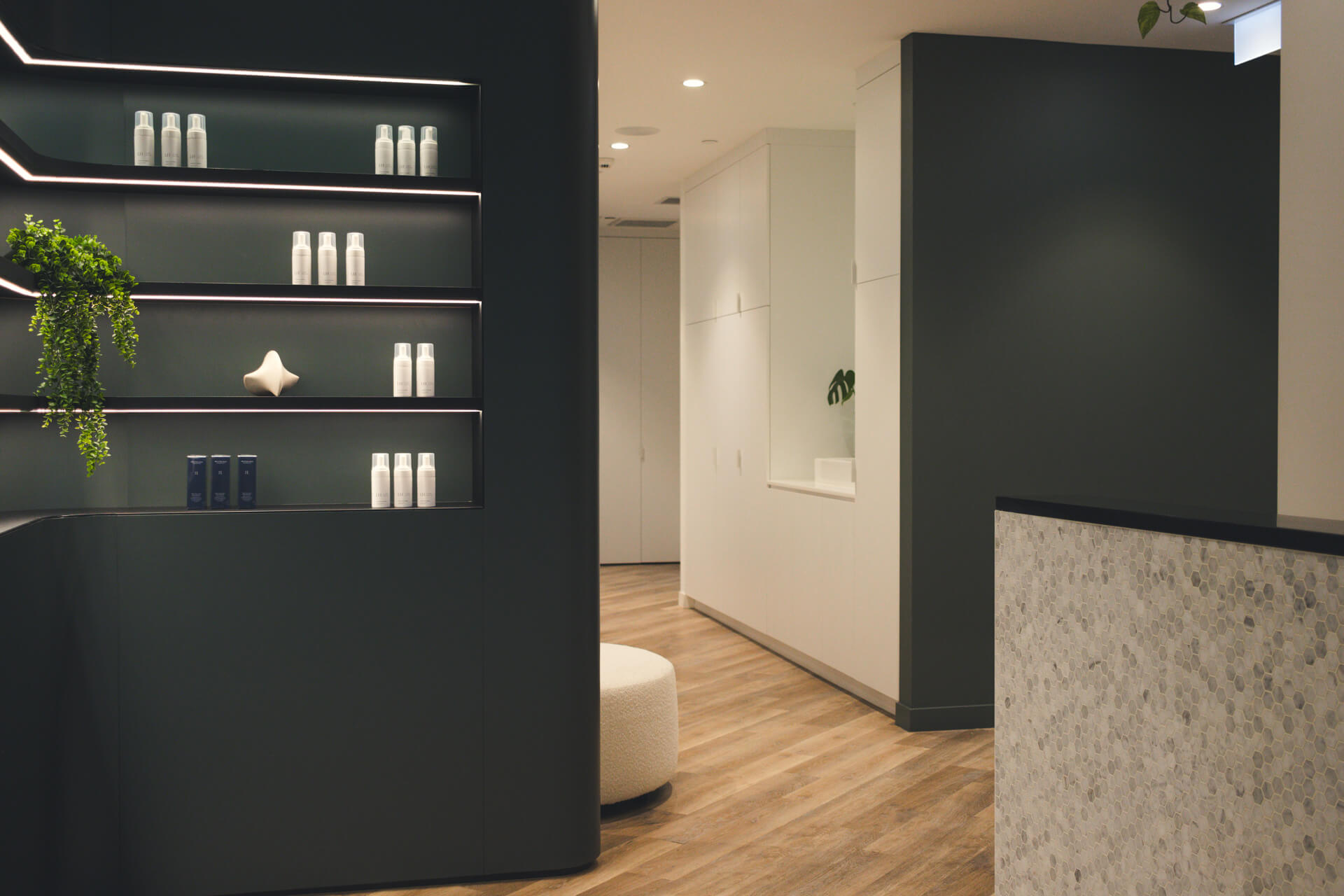 LASH ROOM - Image 2