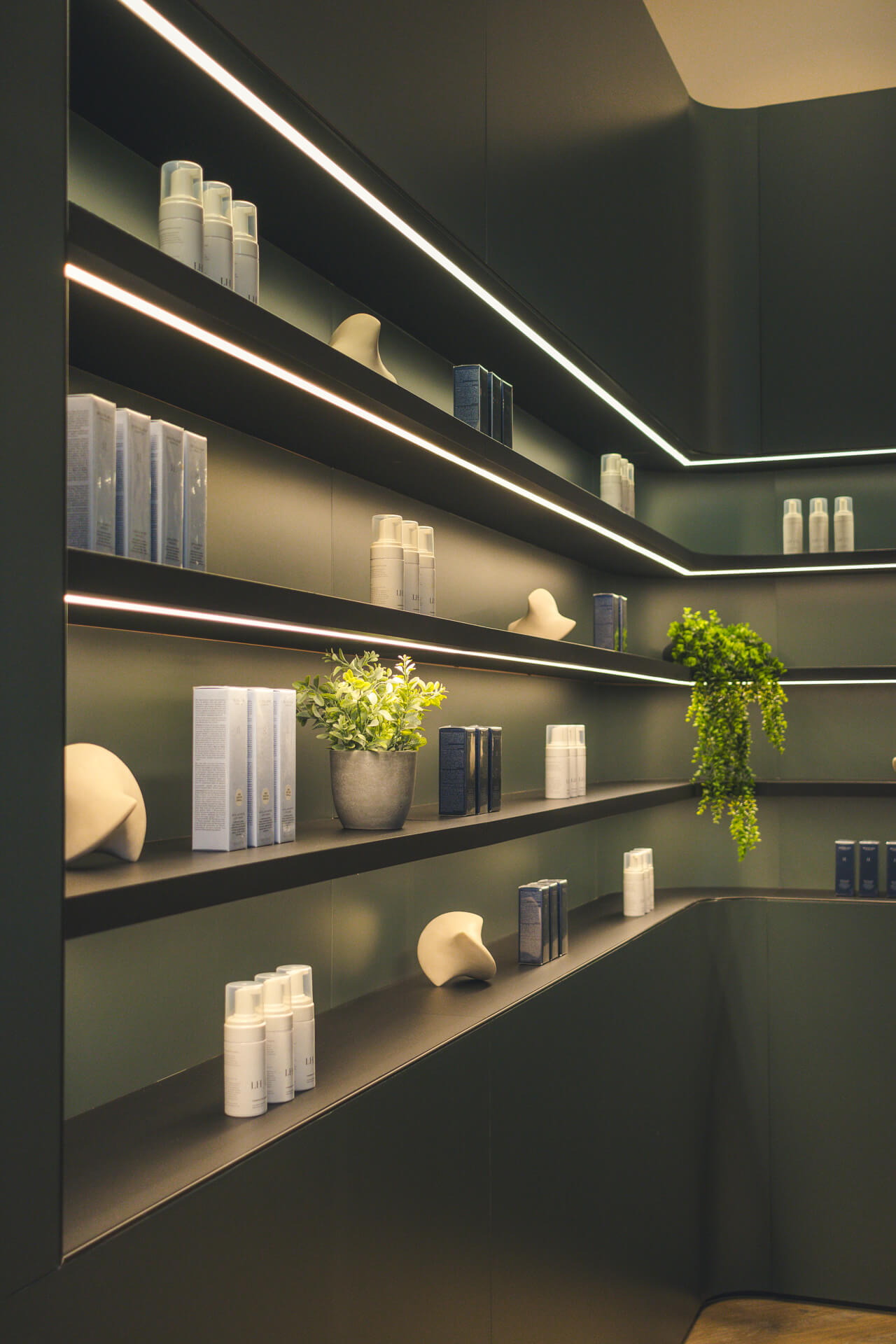 LASH ROOM - Image 3