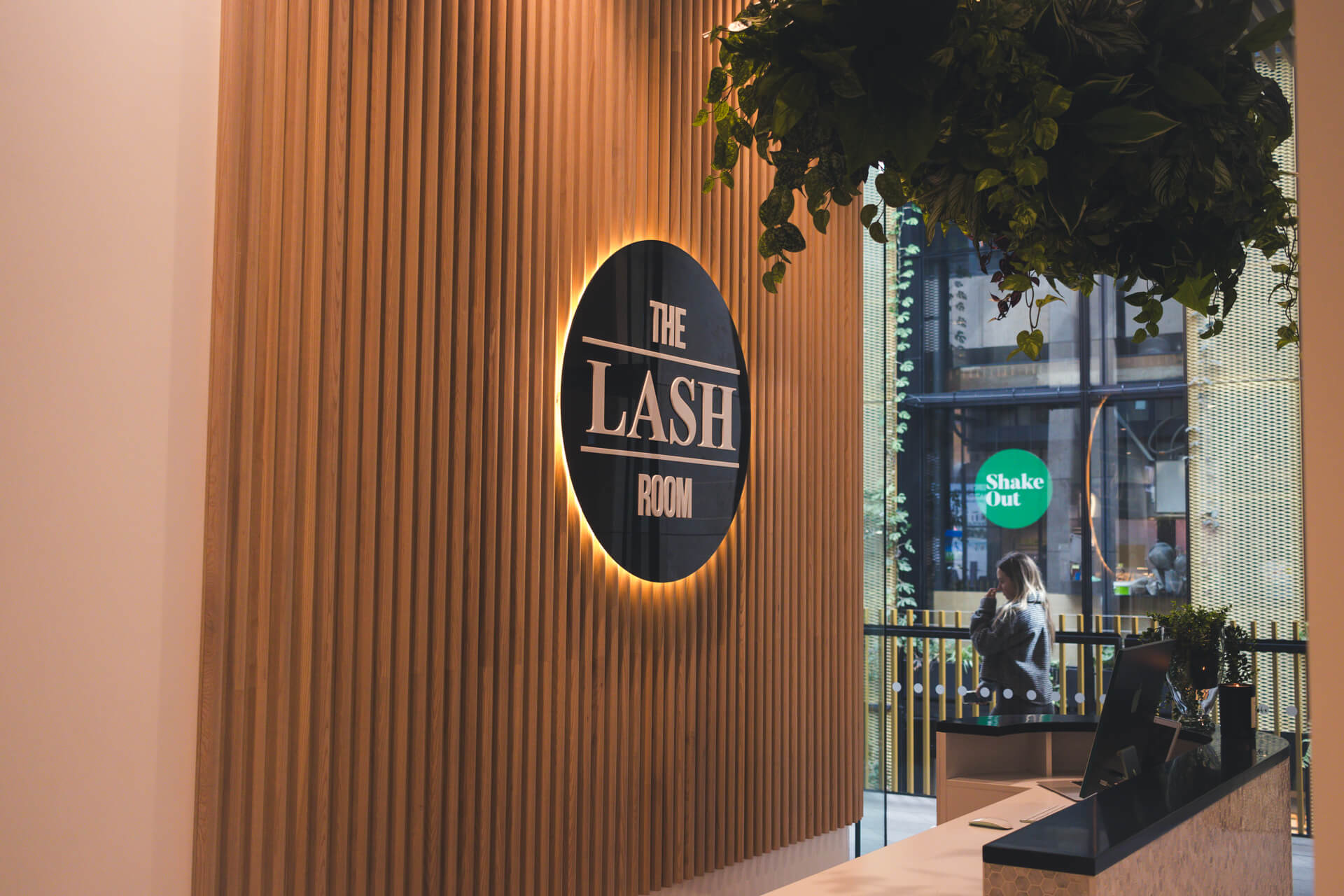 LASH ROOM - Image 8