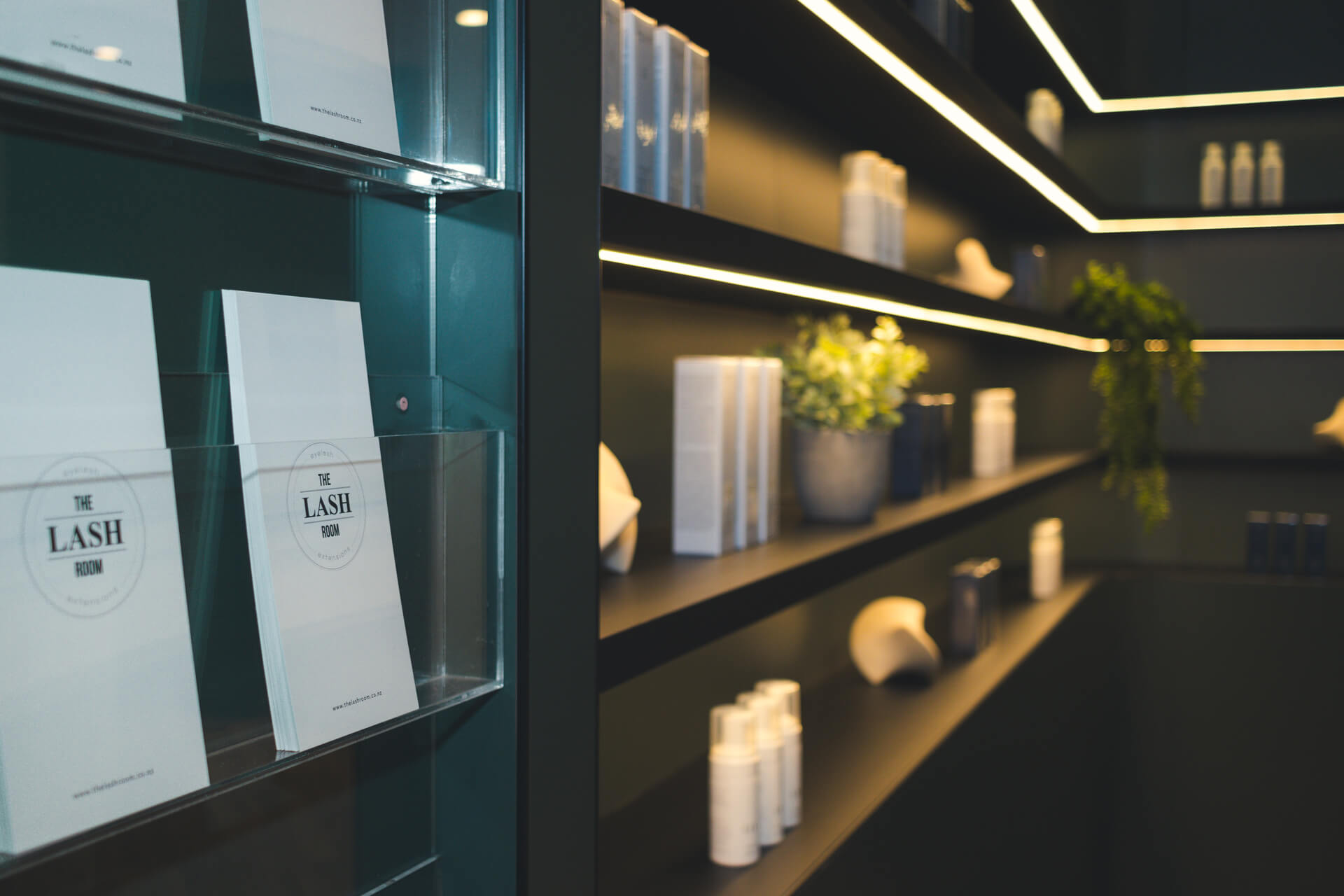 LASH ROOM - Image 10